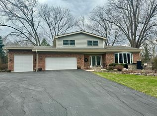 655 Harvard Ave, Barrington, IL 60010