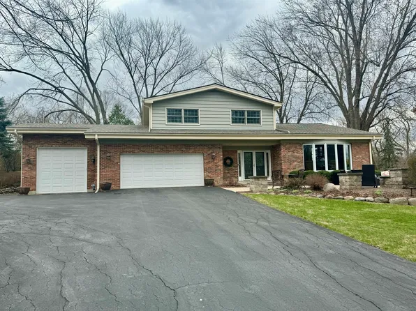 655 Harvard Ave, Barrington, IL 60010