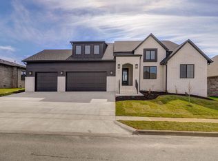 876 E Emerald Ter, Nixa, MO 65714