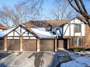 11301 Sycamore Ln #64A, Palos Hills, IL 60465