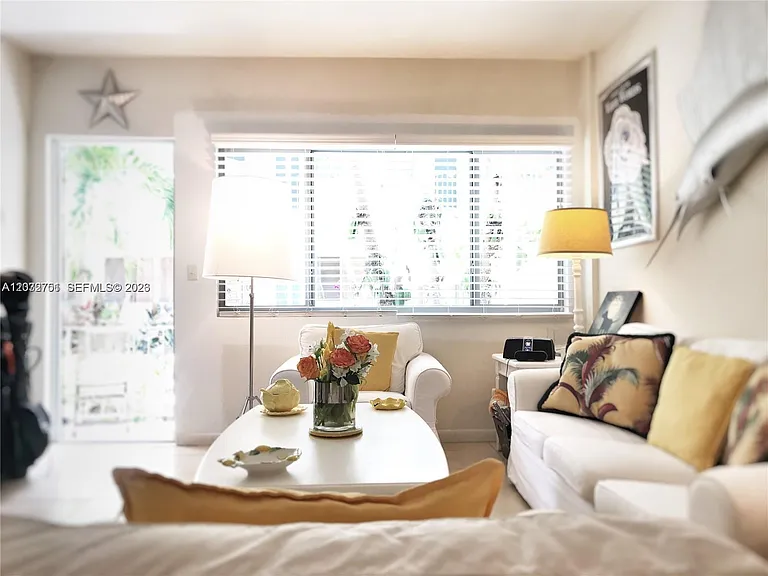 1840 James Ave #10 — Photo 8