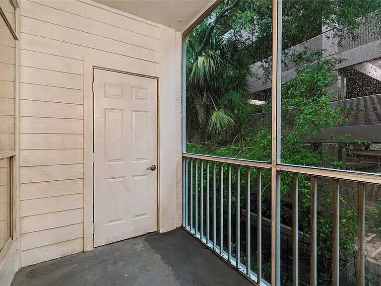 5211 Bay Club Cir — Photo 16