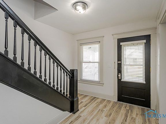 4th image of 3947 Burnham Ave