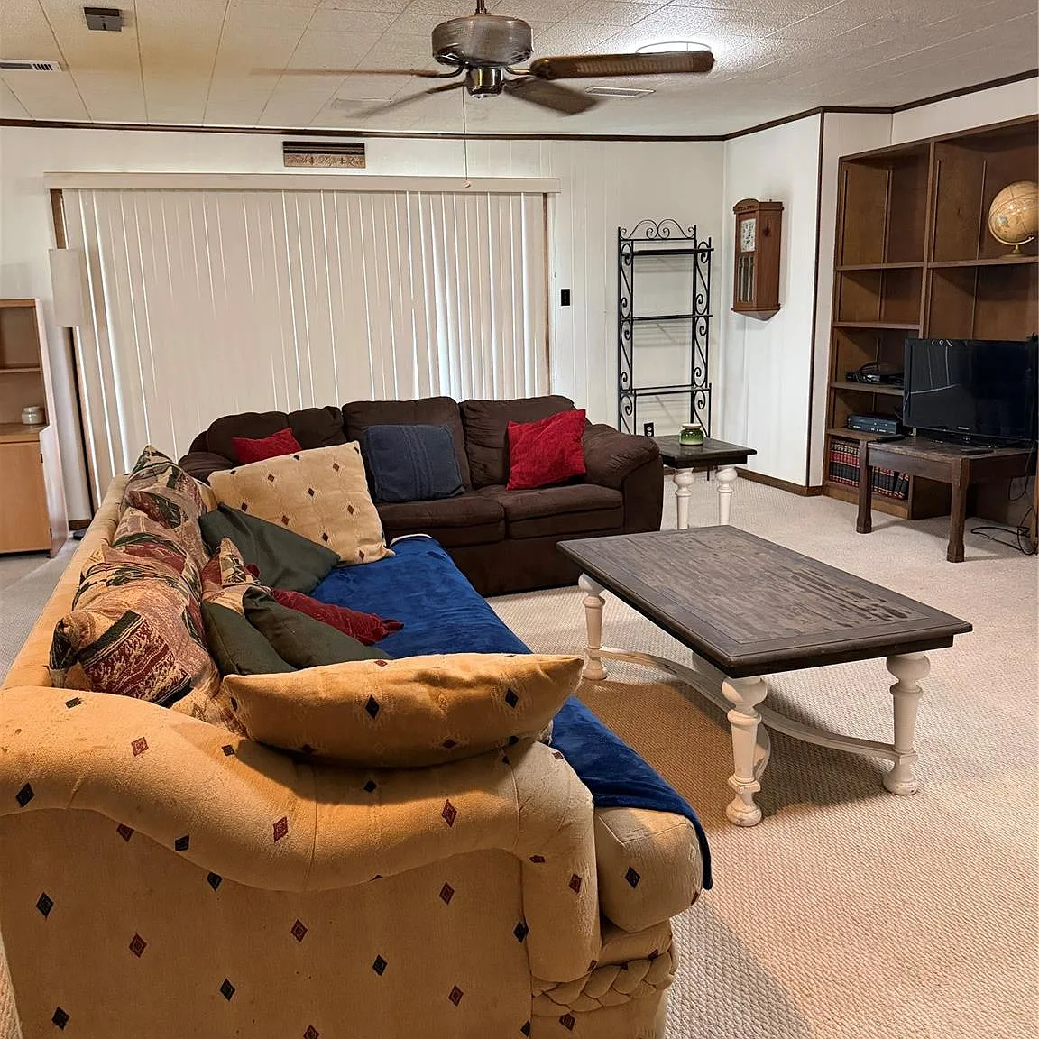 1 bed, 1.0 bath, 933 sqft, $1,300 — Photo 3