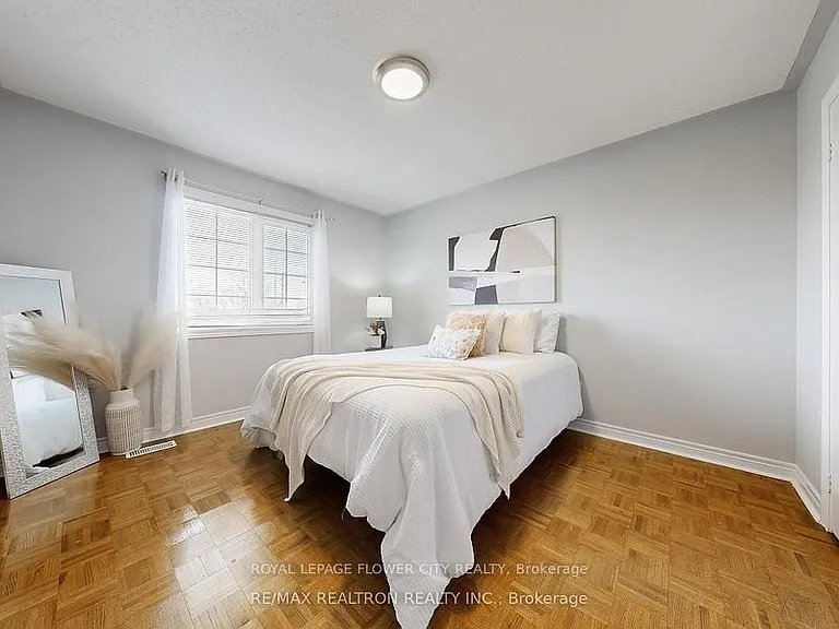 60 Colombo Cres #MAIN — Photo 9