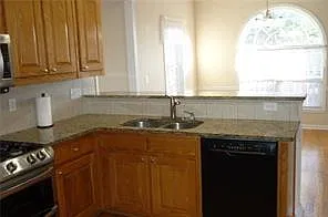 4 bed, 2.5 bath, 4207 sqft, $2,650 — Photo 2