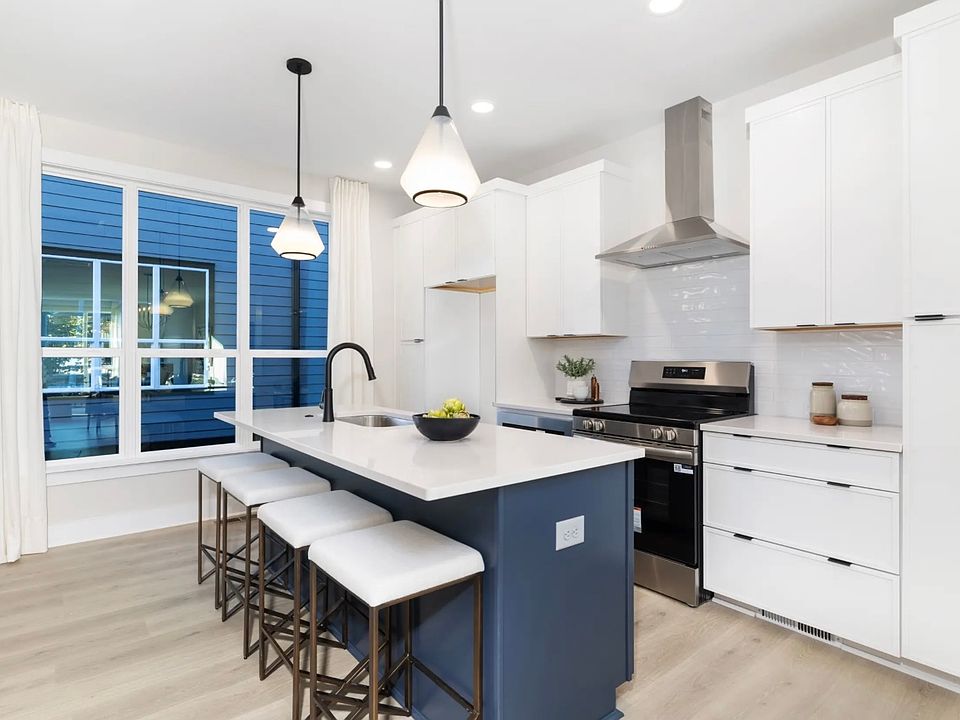 Quartz countertops and high end stainless steel appliances