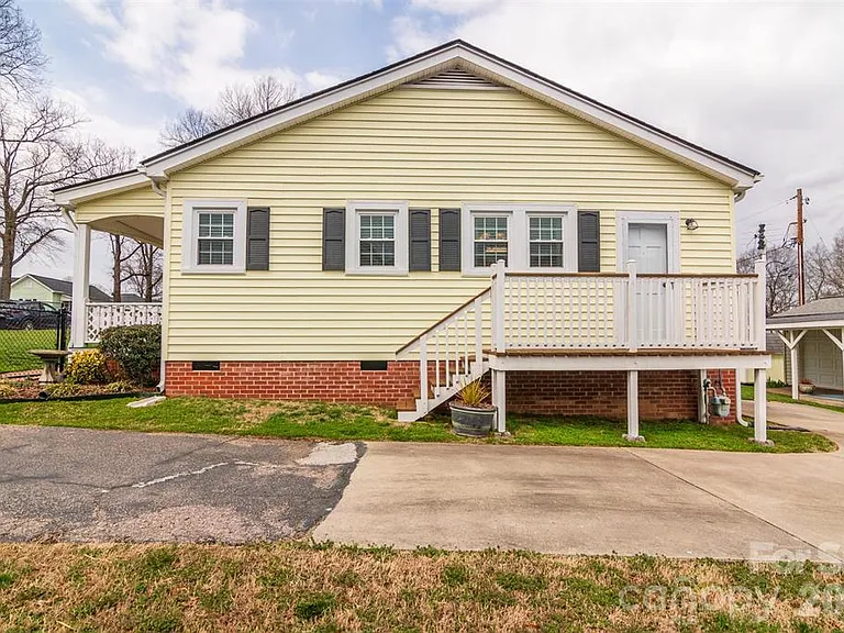1004 Valley St — Photo 18