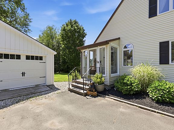 5th image of 11 Pineridge Rd