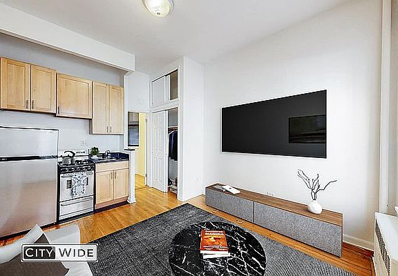 2nd image of 226 E 87th St APT 1d