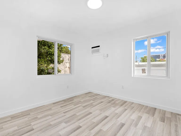 112 SW 11th Ave #3 — Photo 11