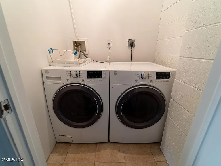 37 Amherst Rd — Photo 2