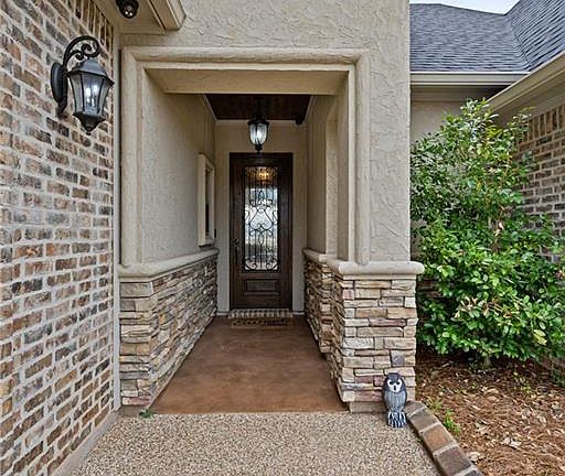 5th image of 641 Dumaine Dr