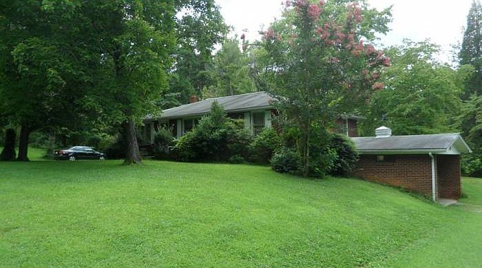 829 Old Pasture Rd Front
