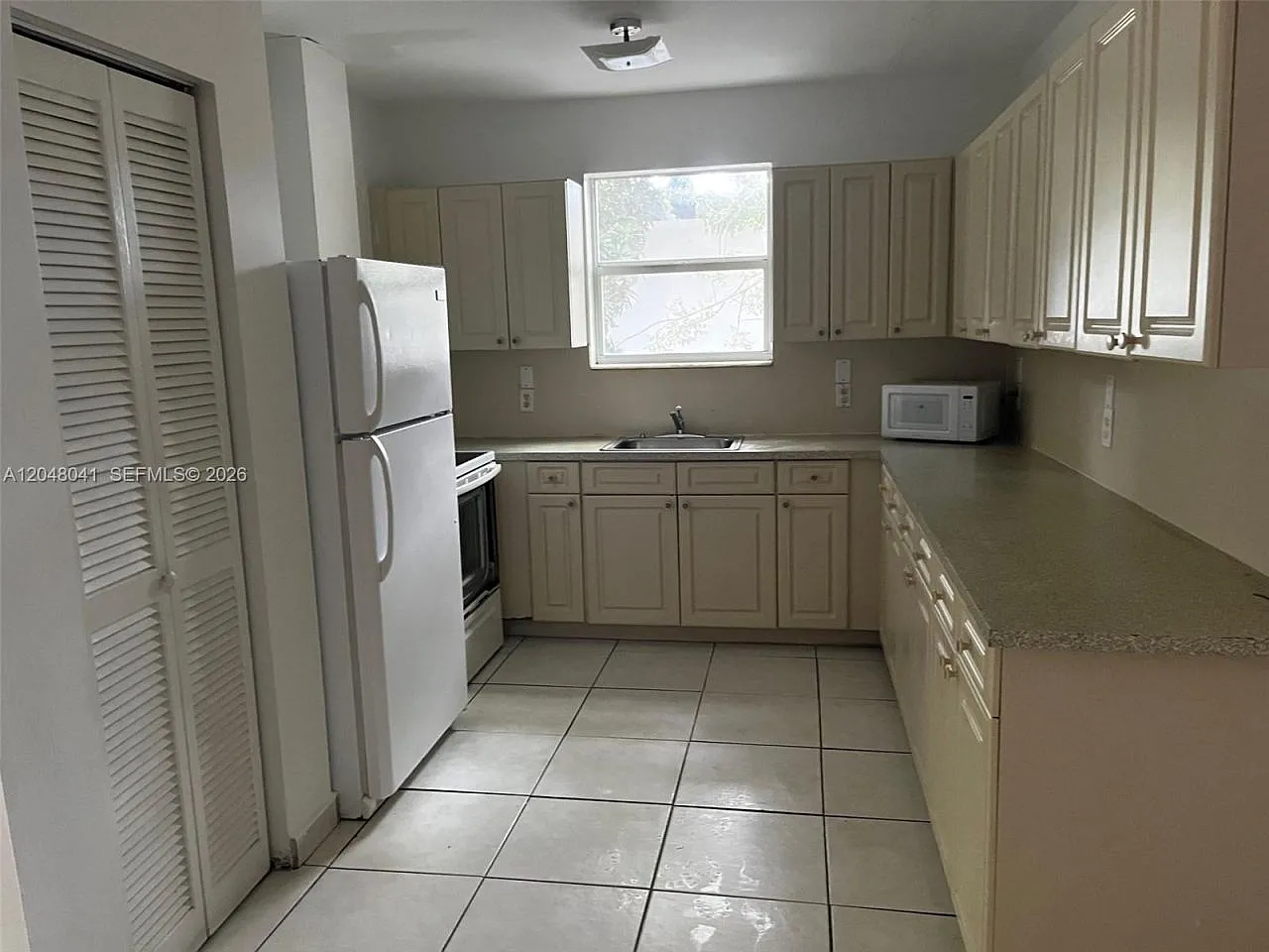 Studio, 1.0 bath, 18376 sqft, $2,150 — Photo 3