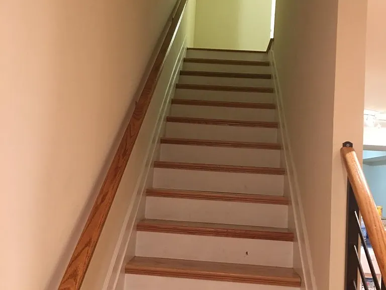 stairs to upstairs bedrroms