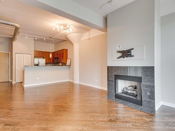 4th image of 1001 W 15th St Unit 322