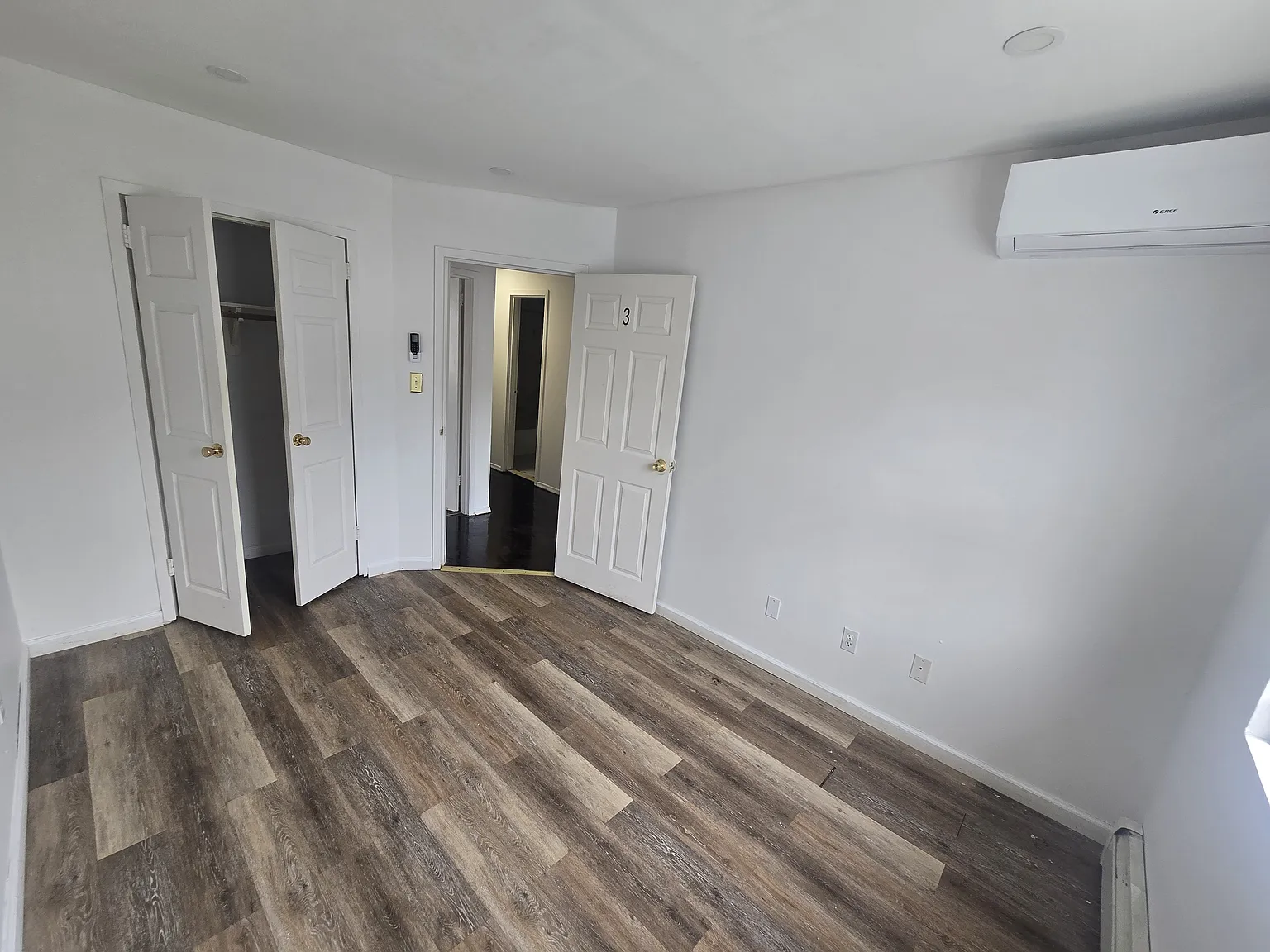 4 bed, $900 — Photo 1