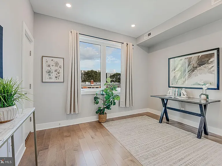 1609 Holbrook St NE #4 — Photo 37