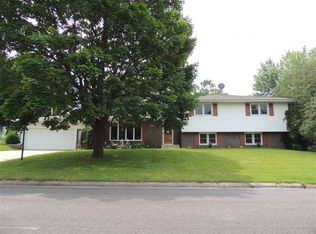 408 Debra Dr, Marshalltown, IA 50158