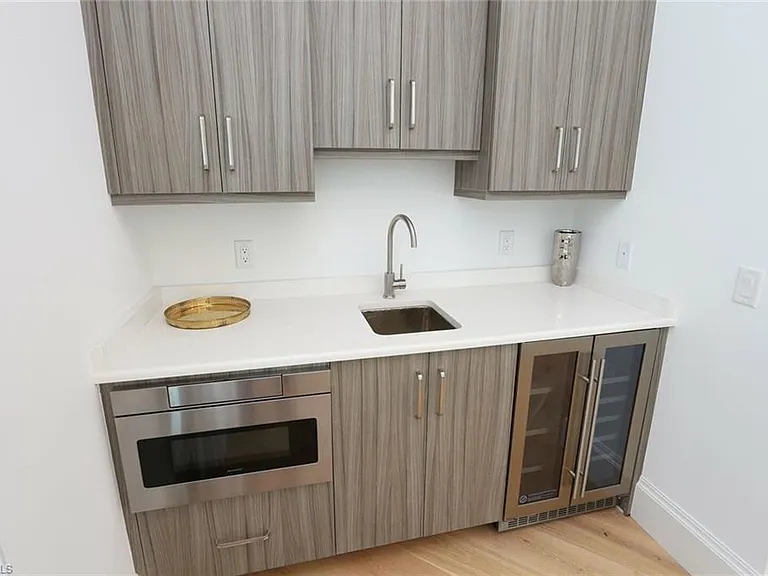 300 2nd Ave N — Photo 34