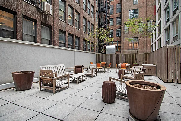 Rented by HomeDax Real Estate | media 11