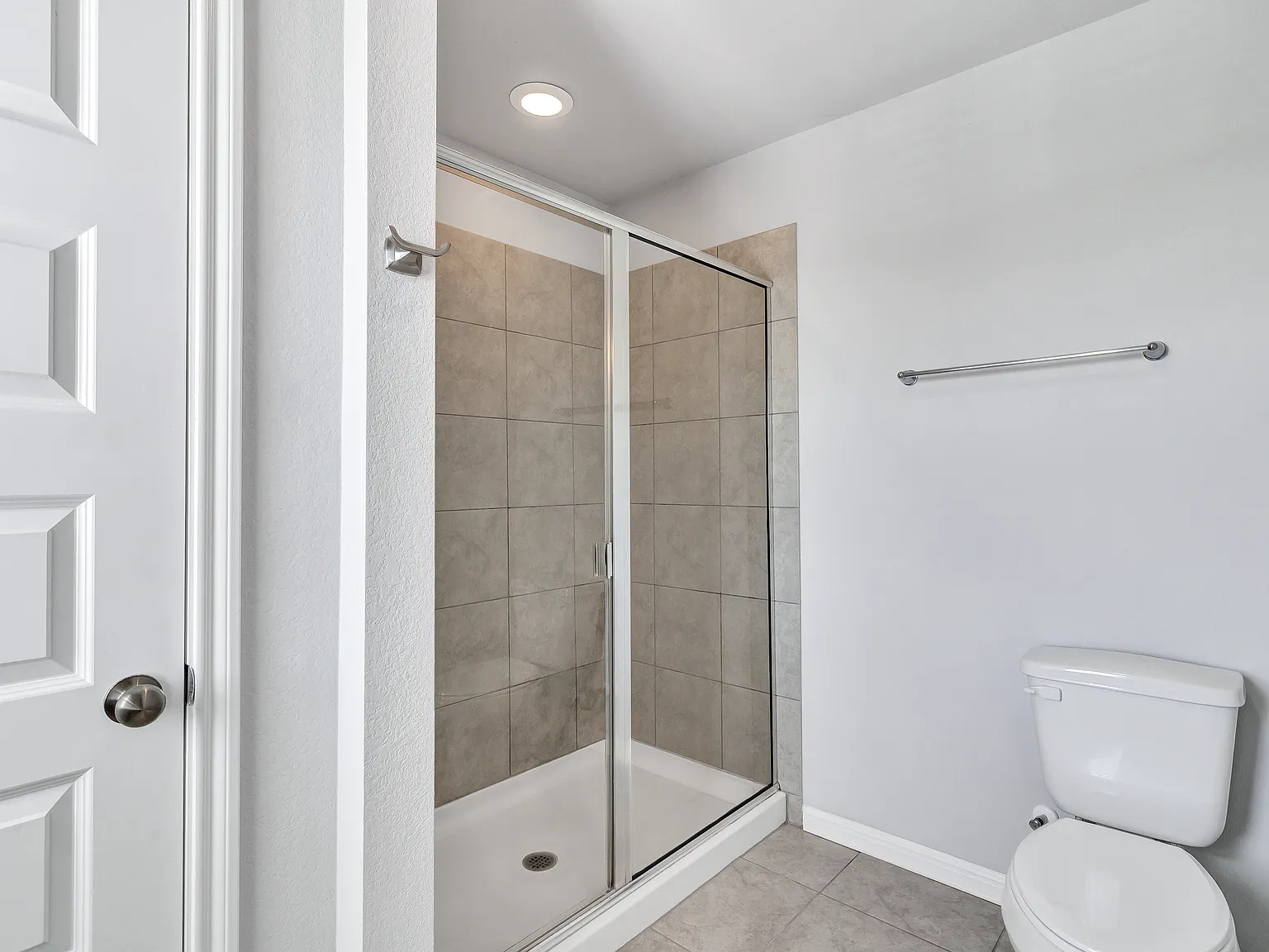 4 bed, 2.5 bath, 2263 sqft, $1,900 — Photo 3