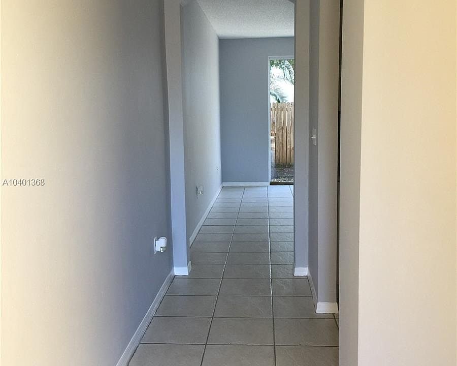 1st image of 946 NE 42nd Pl