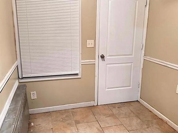 2nd image of 1036 E 227th St Floor 1