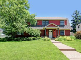 920 Lakeside Dr SE, East Grand Rapids, MI 49506