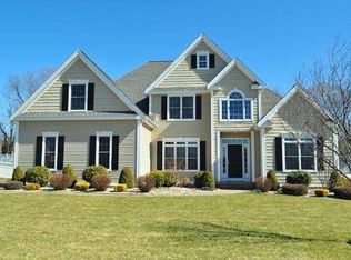 8 Murphy Dr, Rocky Hill, CT 06067