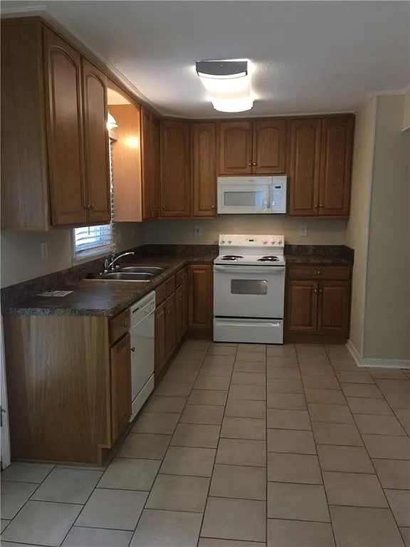 2 bed, 1.5 bath, 1200 sqft, $1,500 — Photo 2