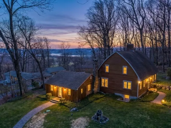 2 Driftway Dr, High Bridge Boro, NJ 08829