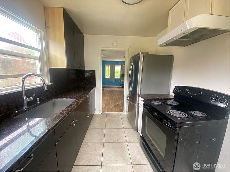 3rd image of 3625 15th Avenue S