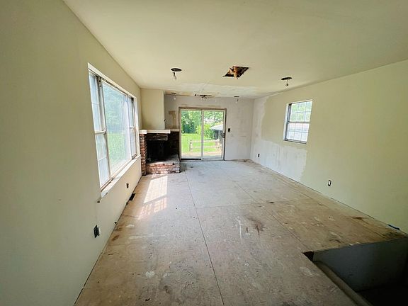 2nd image of 218 Bank Ave
