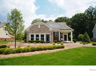 9395 Saint Andrews Dr, Grand Blanc, MI