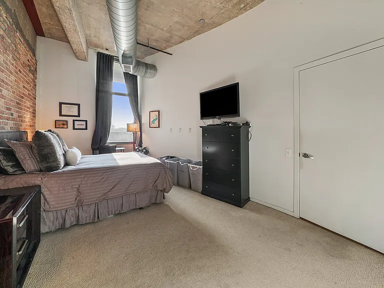 900 N Kingsbury St #800 — Photo 12