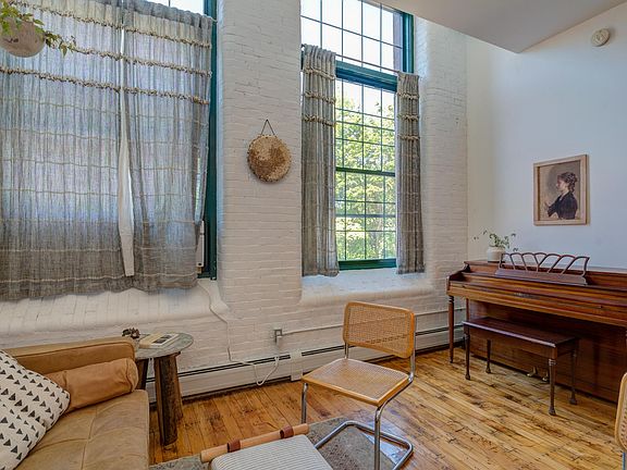 2nd image of 30 Lincoln St APT 114