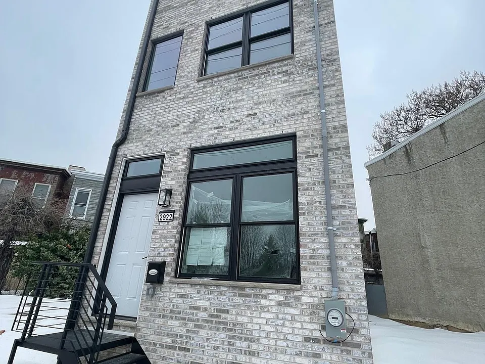 2922 W Glenwood Ave