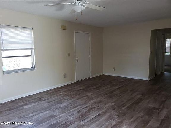 4th image of 211 Cotorro Ln