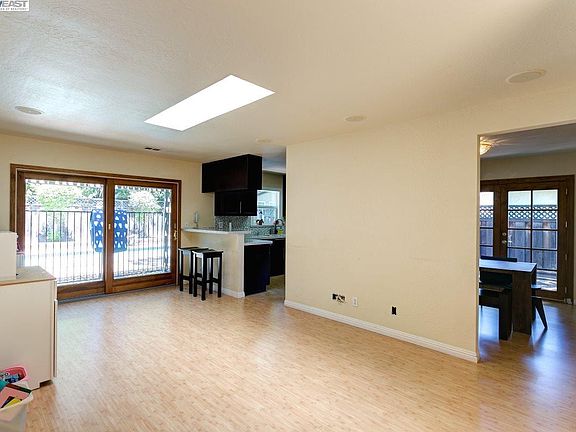 5th image of 4233 Mairmont Dr