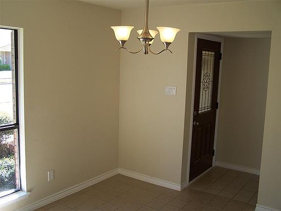 2nd image of 2925 Esquire Ln