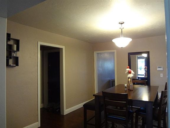 4th image of 417 E Shields Ave