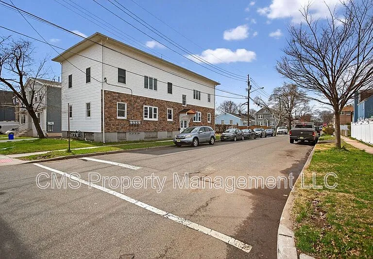 378 Grand St #1R — Photo 3