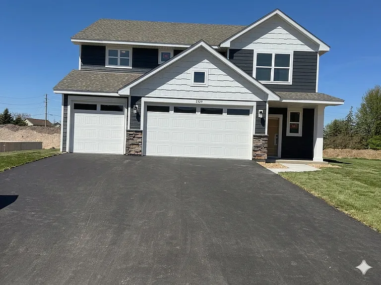 2529 Green Ash Ave — Photo 1