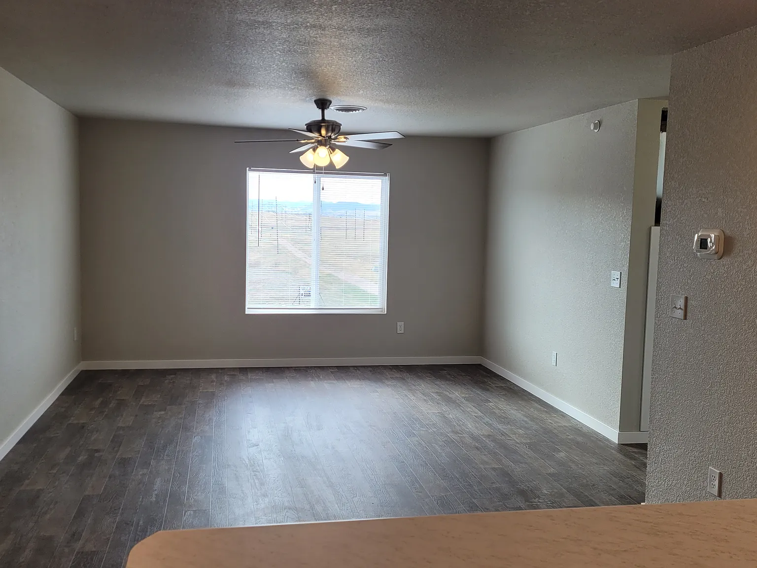 2 bed, 1050 sqft, $1,400 — Photo 2