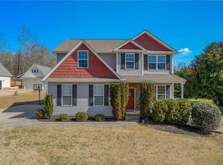 232 Saddlebrook Ave, Pickens, SC 29671