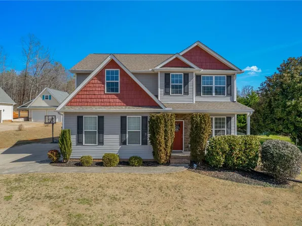 232 Saddlebrook Ave, Pickens, SC 29671