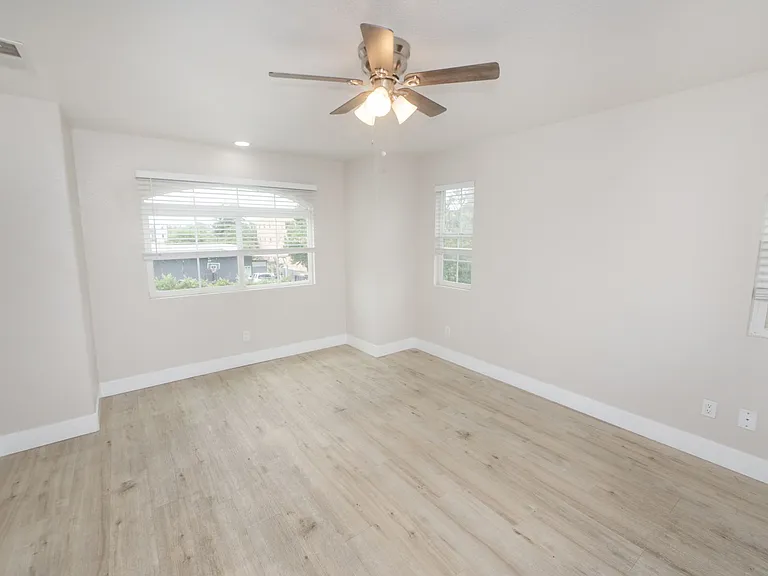 511 Stork St — Photo 24
