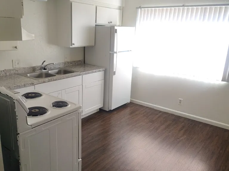 2125 North Ave #2 — Photo 3